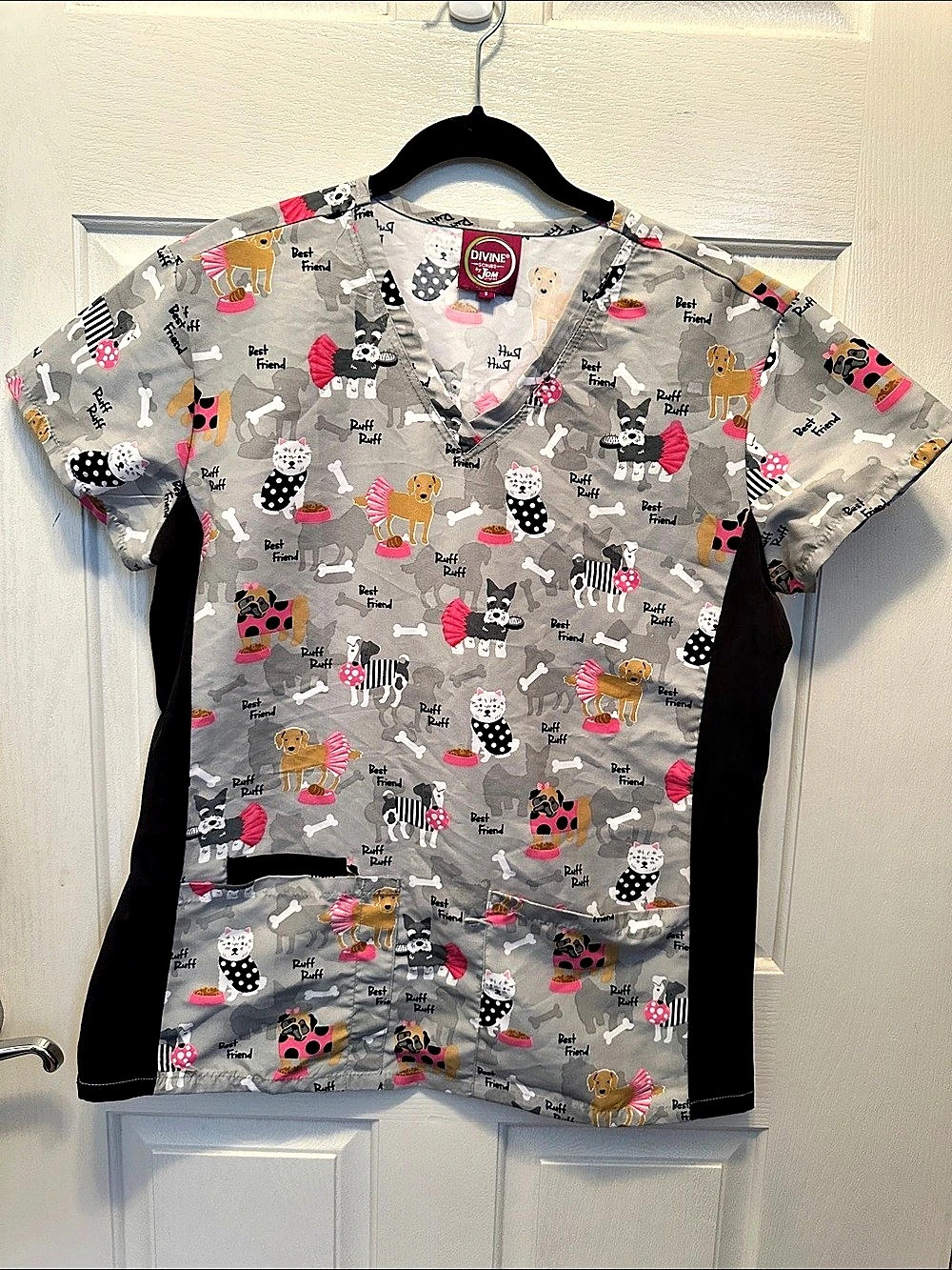 Divine Scrubs Scrub Top Suoer Cute Dog Print in Gray Size Small